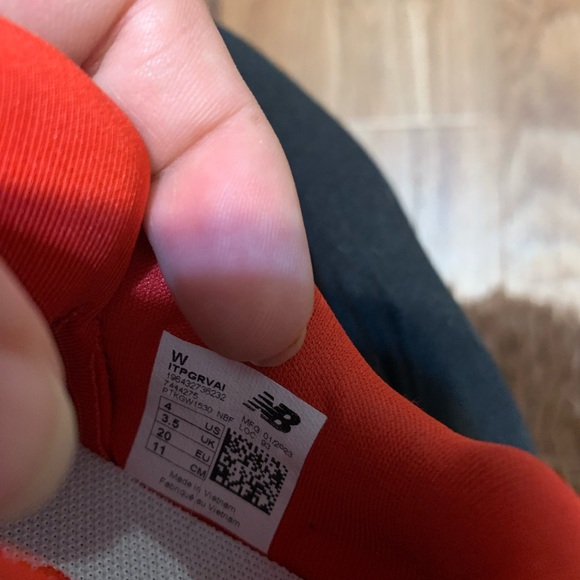 New Balance size 5 - Picture 4 of 6